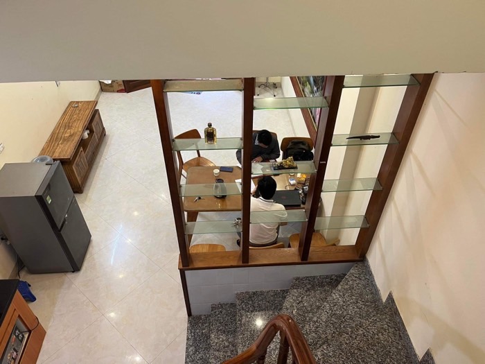 cần bán gấp nhà 5 tâng trung tâm phường Bồ Đề- Quận Long Biên, DT: 38,2m, MT: 4m.