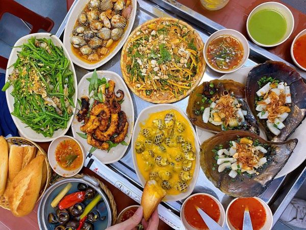 Thực đơn đa dạng, hấp dẫn các món ăn ẩm thực đường phố tại Ốc tô Sài Gòn oc-to-sai-gon-lang-ha-4