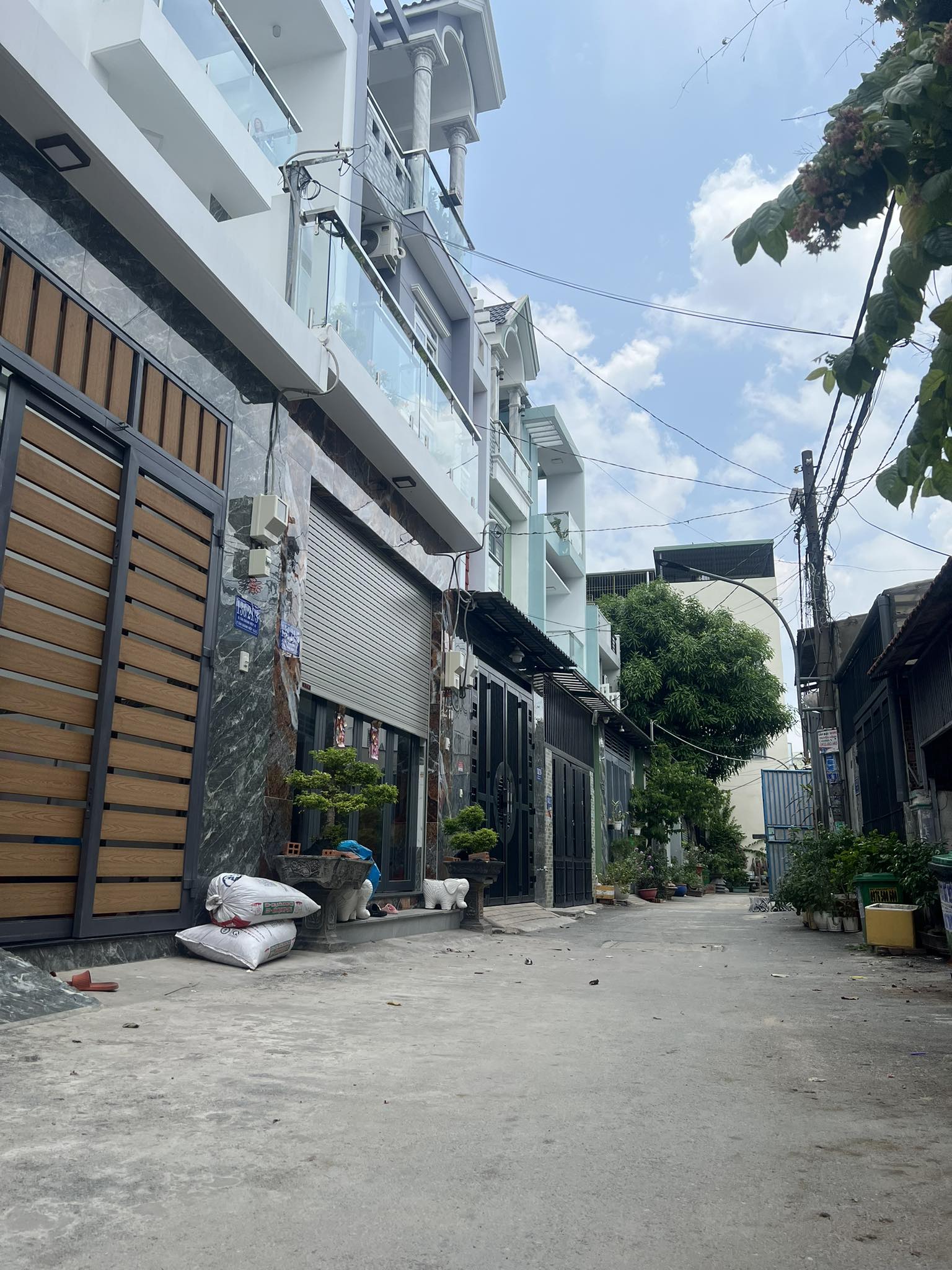 nhà rẻ ngay Dương Thị Mười Tân Chánh hiệp Quận 12- HXH- 80m2 -4T chỉ 4 tỷ hơn