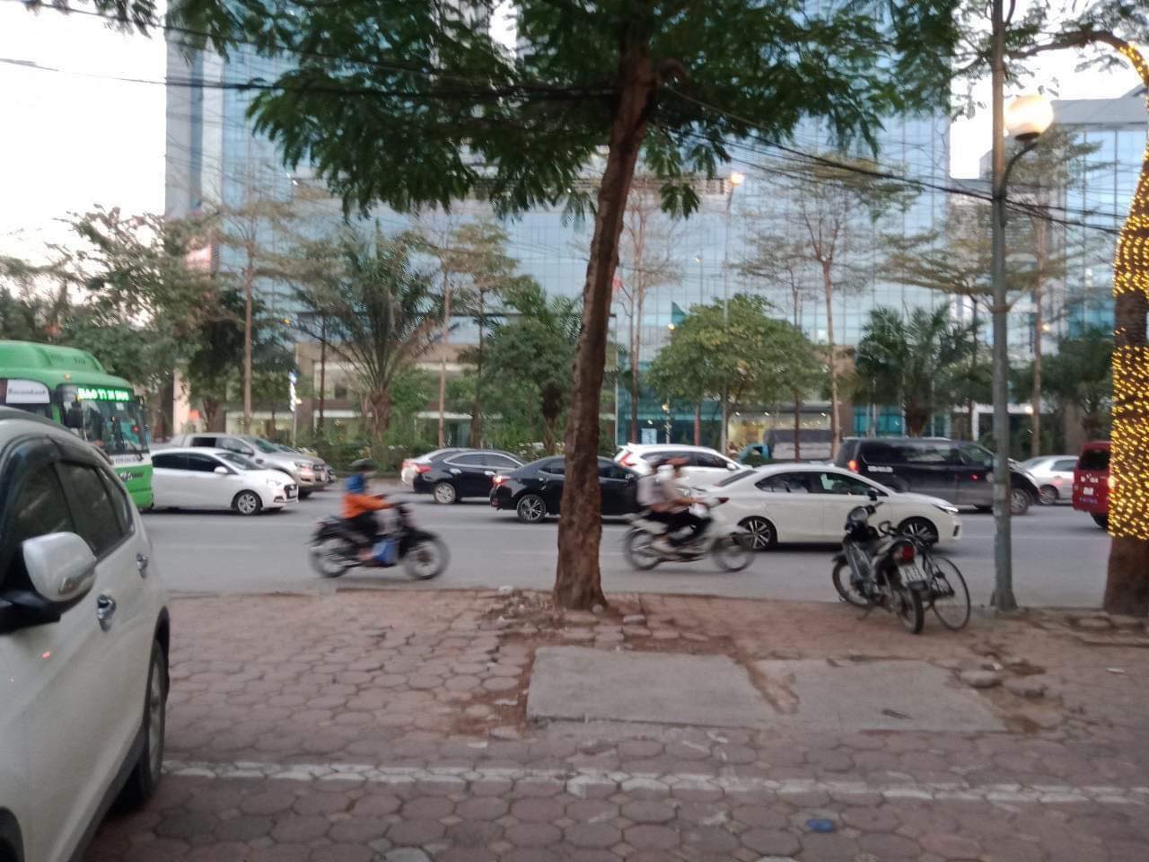 Bán nhà C4 (ĐẤT) Mặt phố Võ Chí Công, Tây Hồ146 m2, mặt tiền 8m, giá 85 tỷ