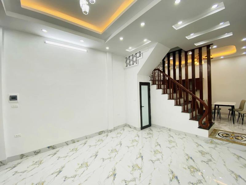 Nhà đẹp Đống Đa ô tô vào nhà, ngõ rộng, thông Thái Hà, 4 ngủ, 239 triệu/m2