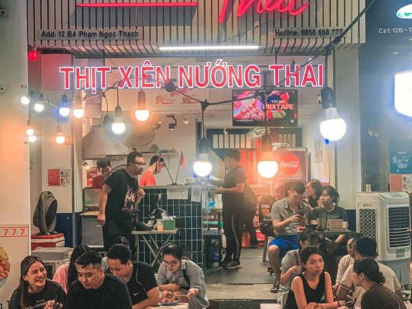 Không gian vỉa hè rộng thoáng, view đẹp tại Uncle Thai uncle-thai-pham-ngoc-thach-3