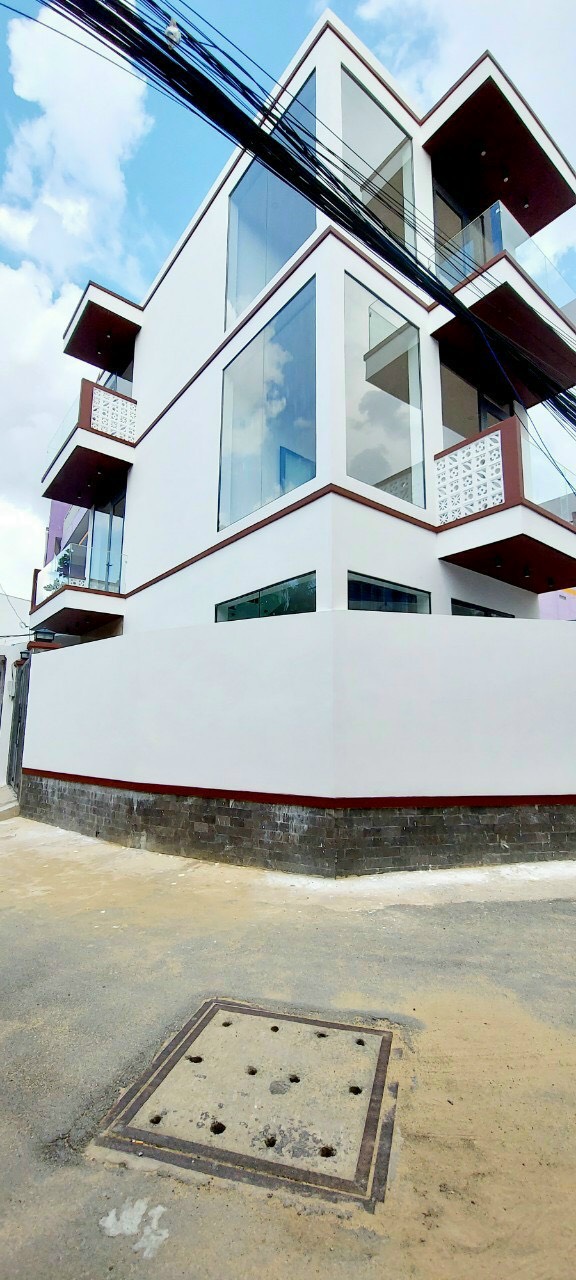 Bán nhà 3 Tầng Góc 2 Mặt tiền Hẻm xe hơi, P. Bình Thọ Thủ Đức, dt 65m2 giá 7,6 tỷ