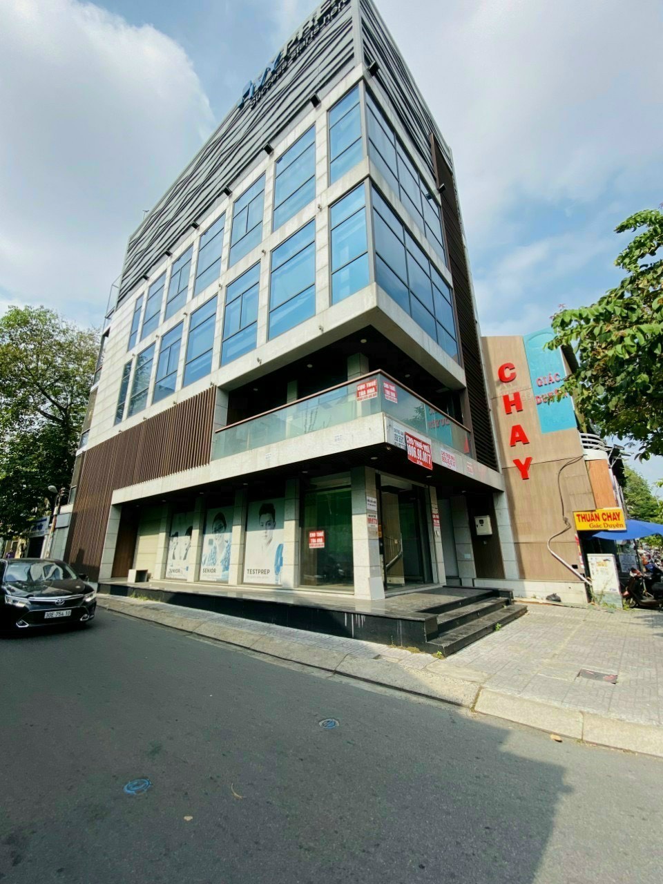 Cần Cho thuê góc 2 MT Phạm Ngọc Thạch và Hồ Con Rùa, Quận 3, DT: 18x24m, 1 trệt 3 lầu, DTSD 2.200 m2