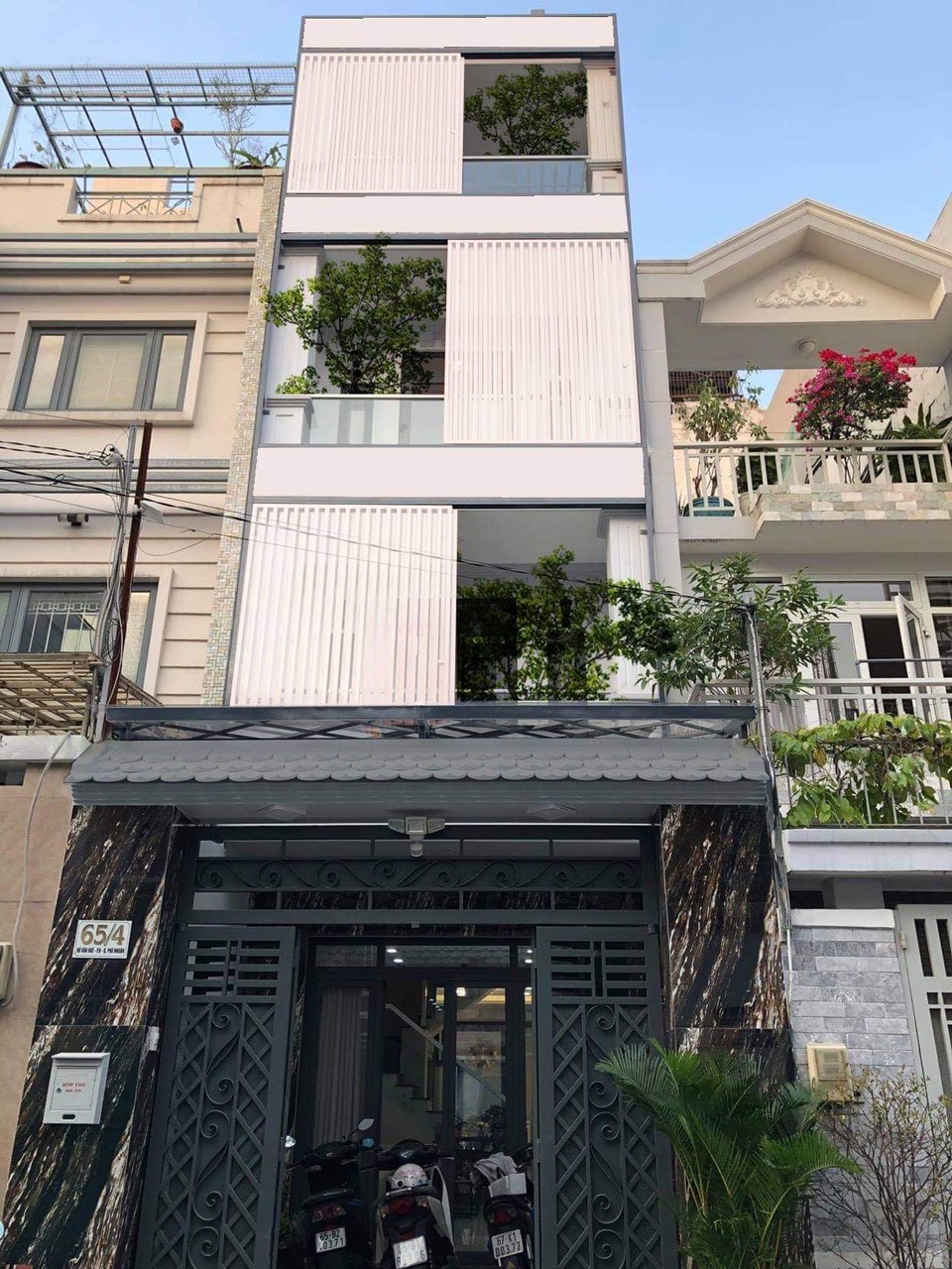 Cần Cho thuê góc 2MT Lý Tự Trọng diện tích lớn 10x20 nhà 3 tầng, sàn suốt giá chỉ 80tr TL