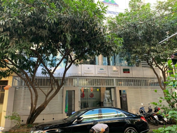 Cho thuê NCMT Trần Hưng Đạo, Q. 1, ngay Đề Thám DT 6x20m trệt 1 lầu. Giá 60 tr/tháng