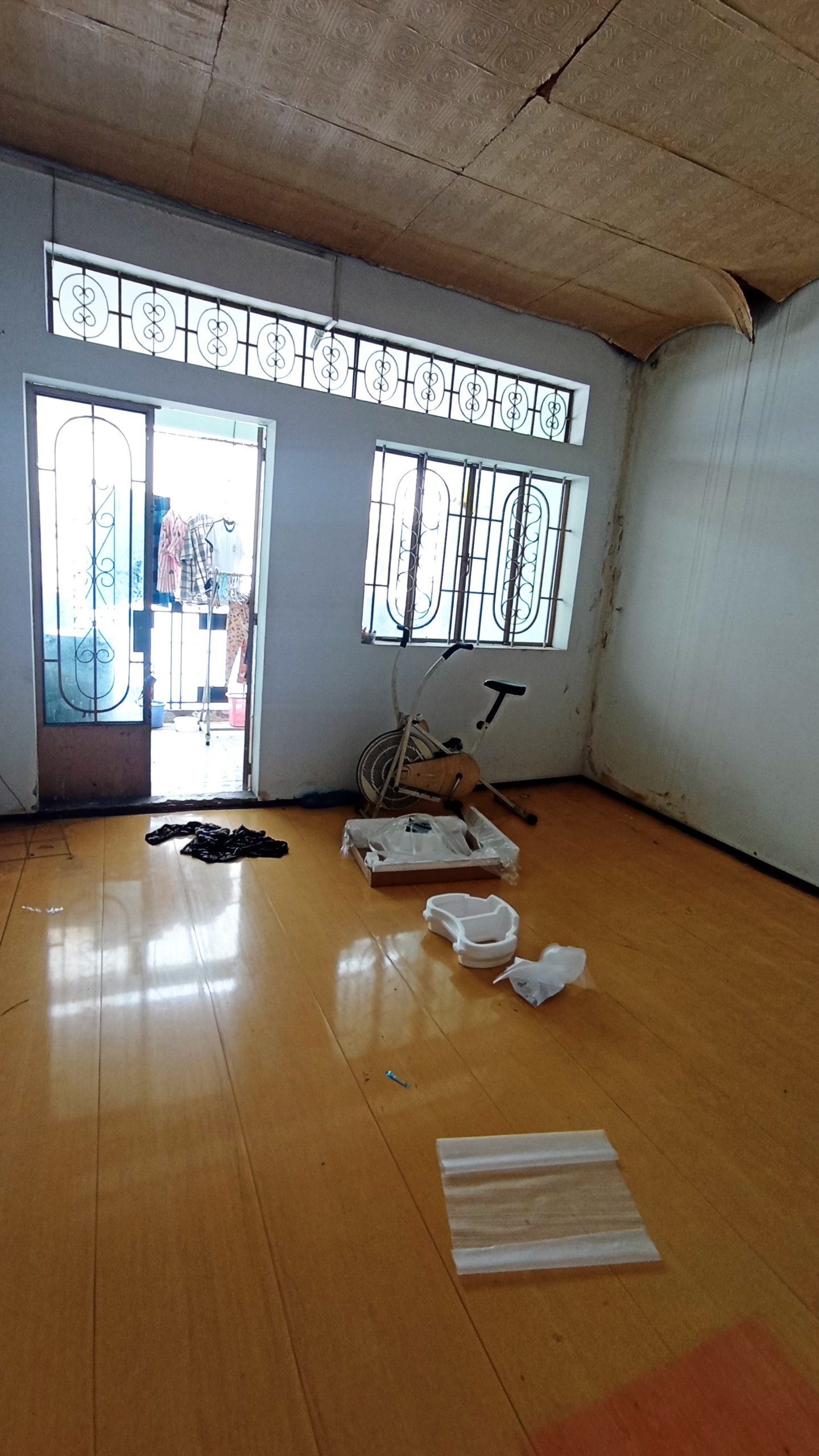 Bán gấp nhà 75.3m2 hẻm Lạc Long Quân, P5, Quận 11 với 6.3 tỷ