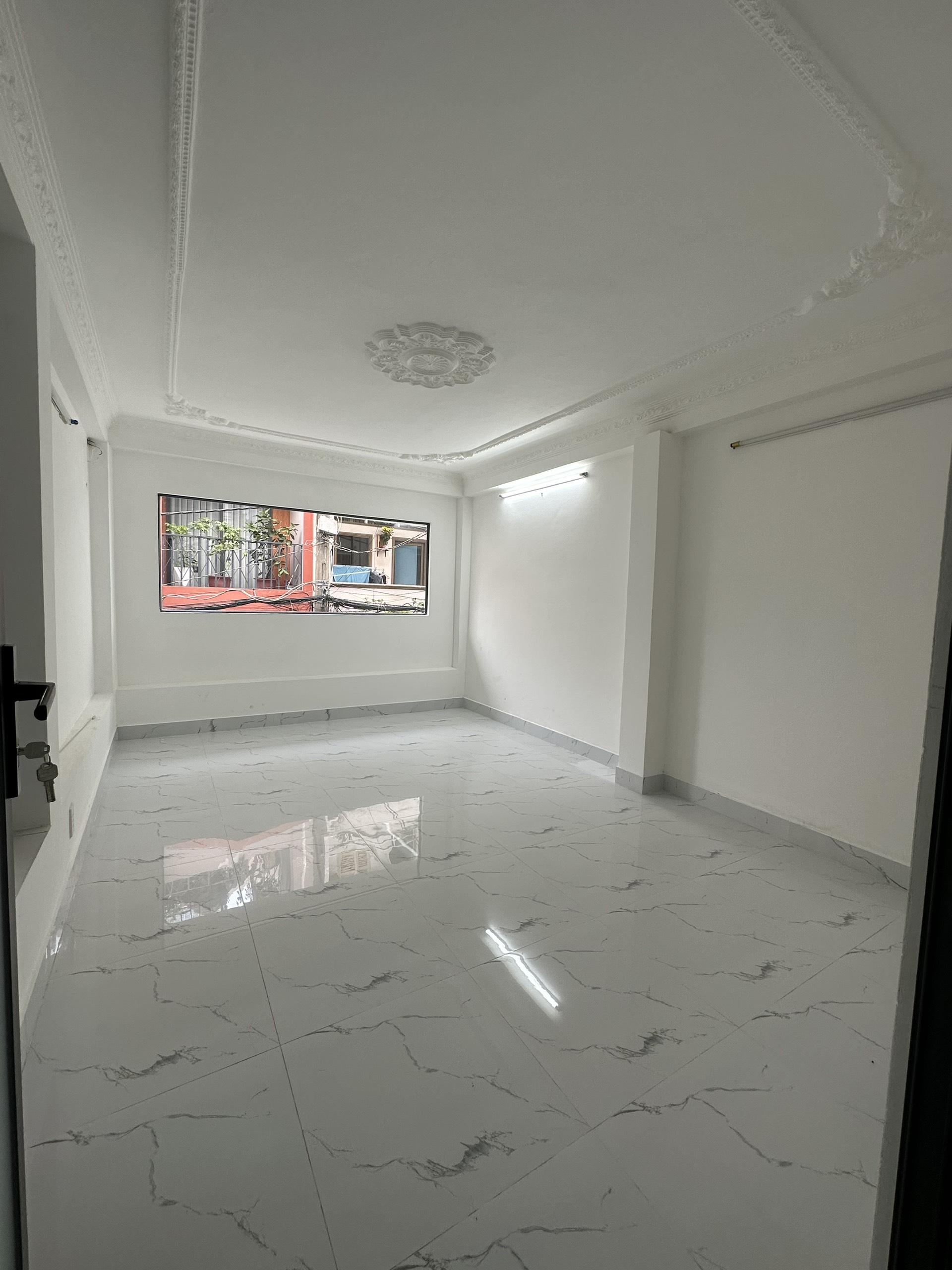 Cần bán gấp đường Lạc Long Quân, P.3, Quận 11, 100m2, 4 tầng