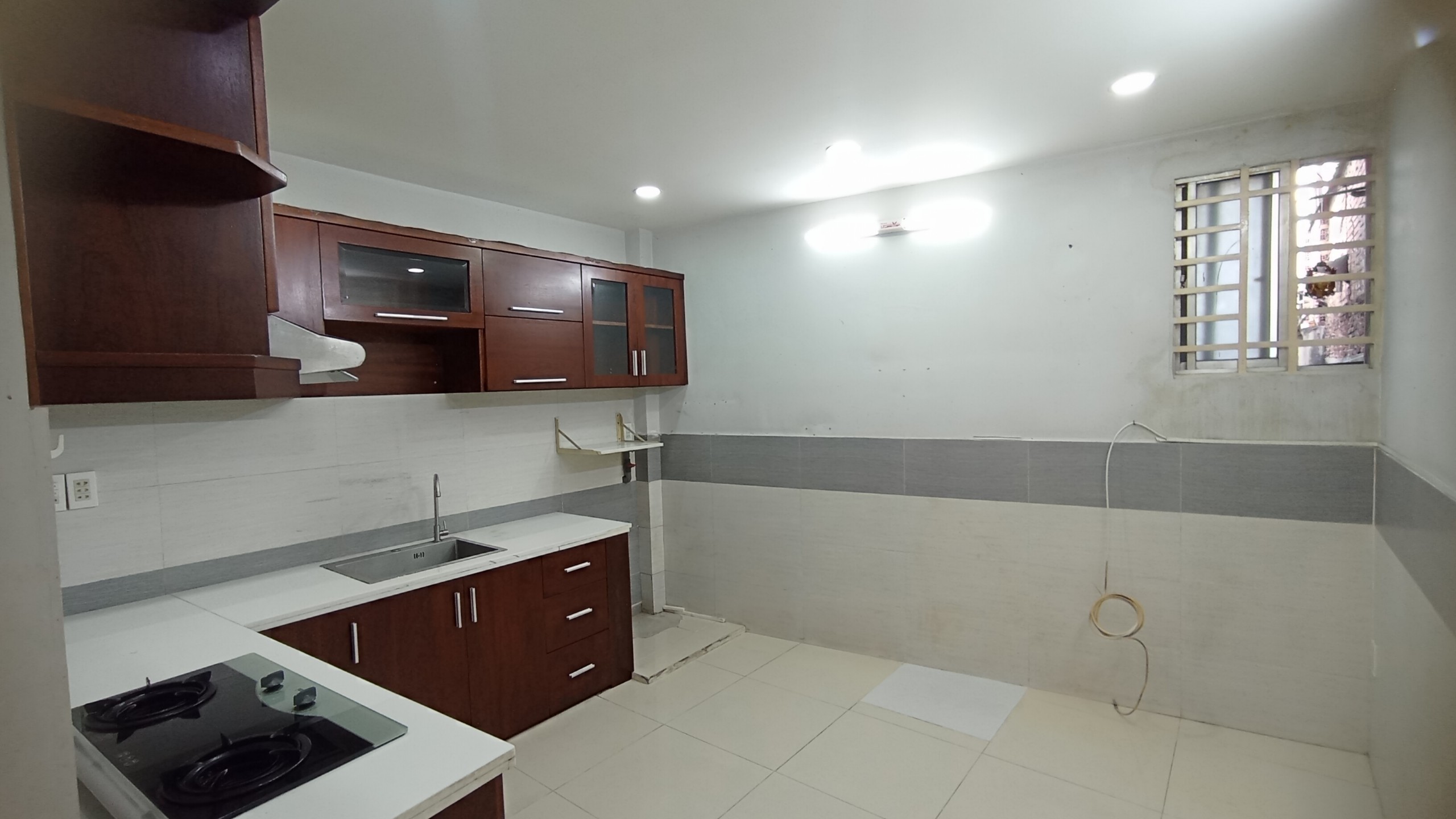 Gấp. Bán gấp nhà HXH, 36.6m2, 4pn, 3wc, đường Minh Phụng, P2, Q11.