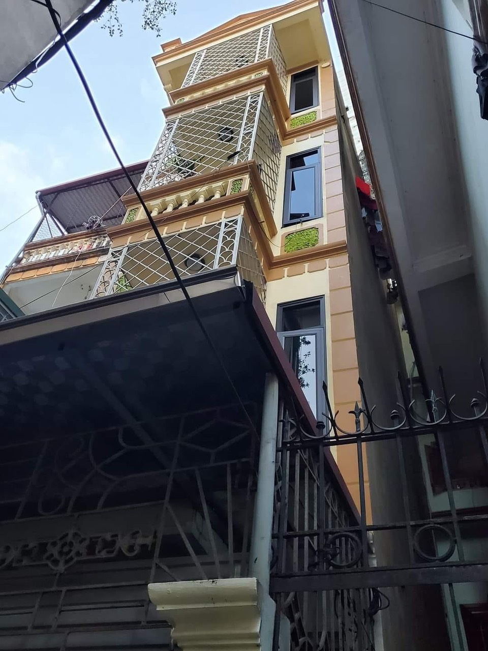 Nhà đẹp ngõ 68 Cầu Giấy 44mx4 tầng-4PN--lô góc ngõ thông giá 5,1 tỷ-ở ngay nhà dân xây tâm huyết