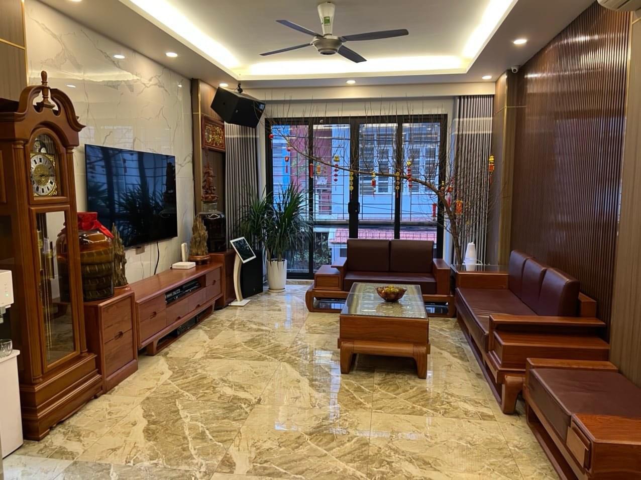 Bán nhà Việt Hưng,lô góc,ô tô tránh, ngõ thông,ô chờ thang máy 80M, MT 6M. nhỉnh 8 tỷ