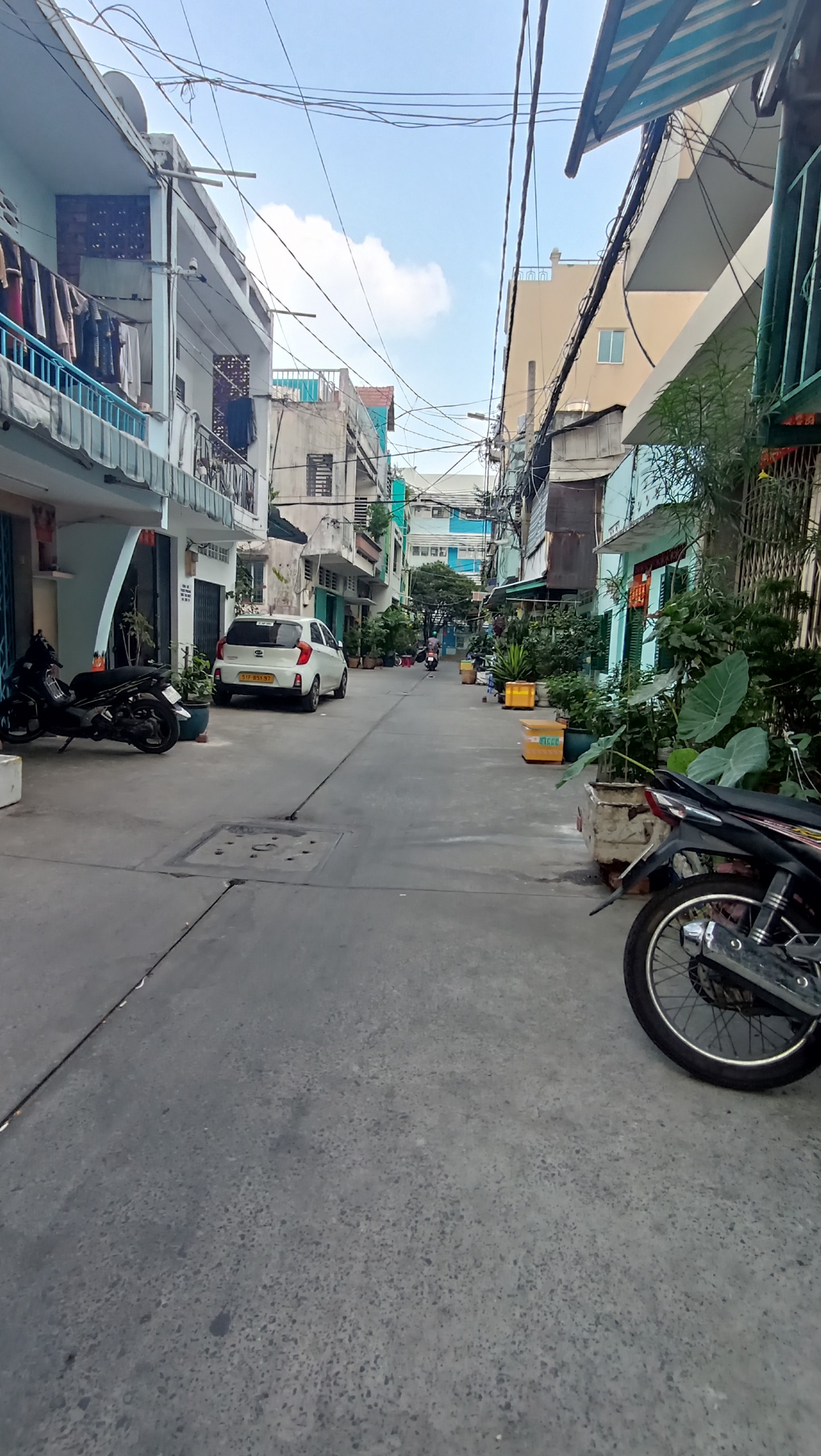 Cần tiền bán gấp nhà HXT đường Minh Phụng, P9, Q11.