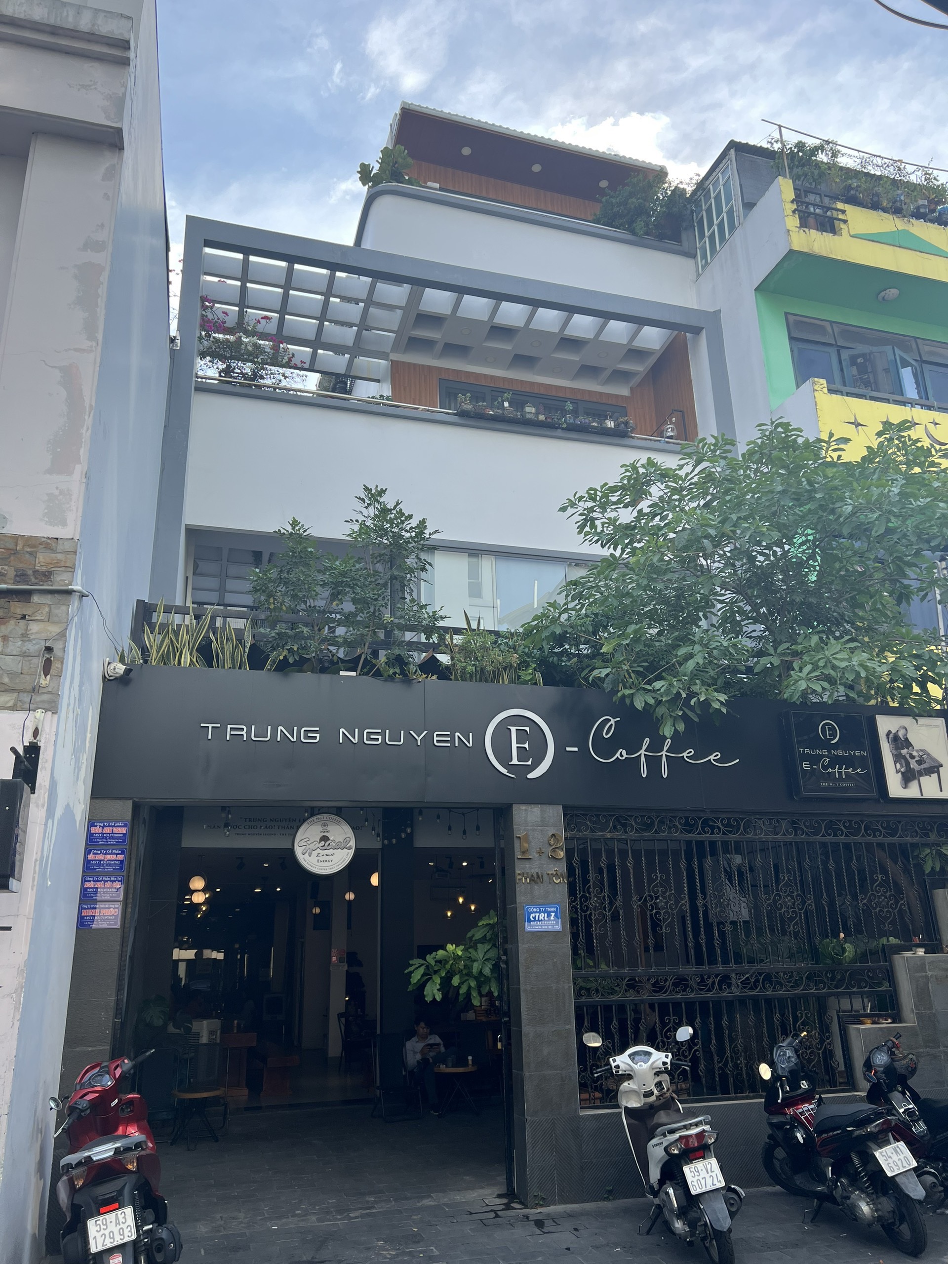 Bán gấp Nhà Mặt tiền Phan Tôn 8 x 26 công nhận 205m2 4tầng đang cho thuê 110tr/tháng, giá 69 tỷ thương lượng mạnh