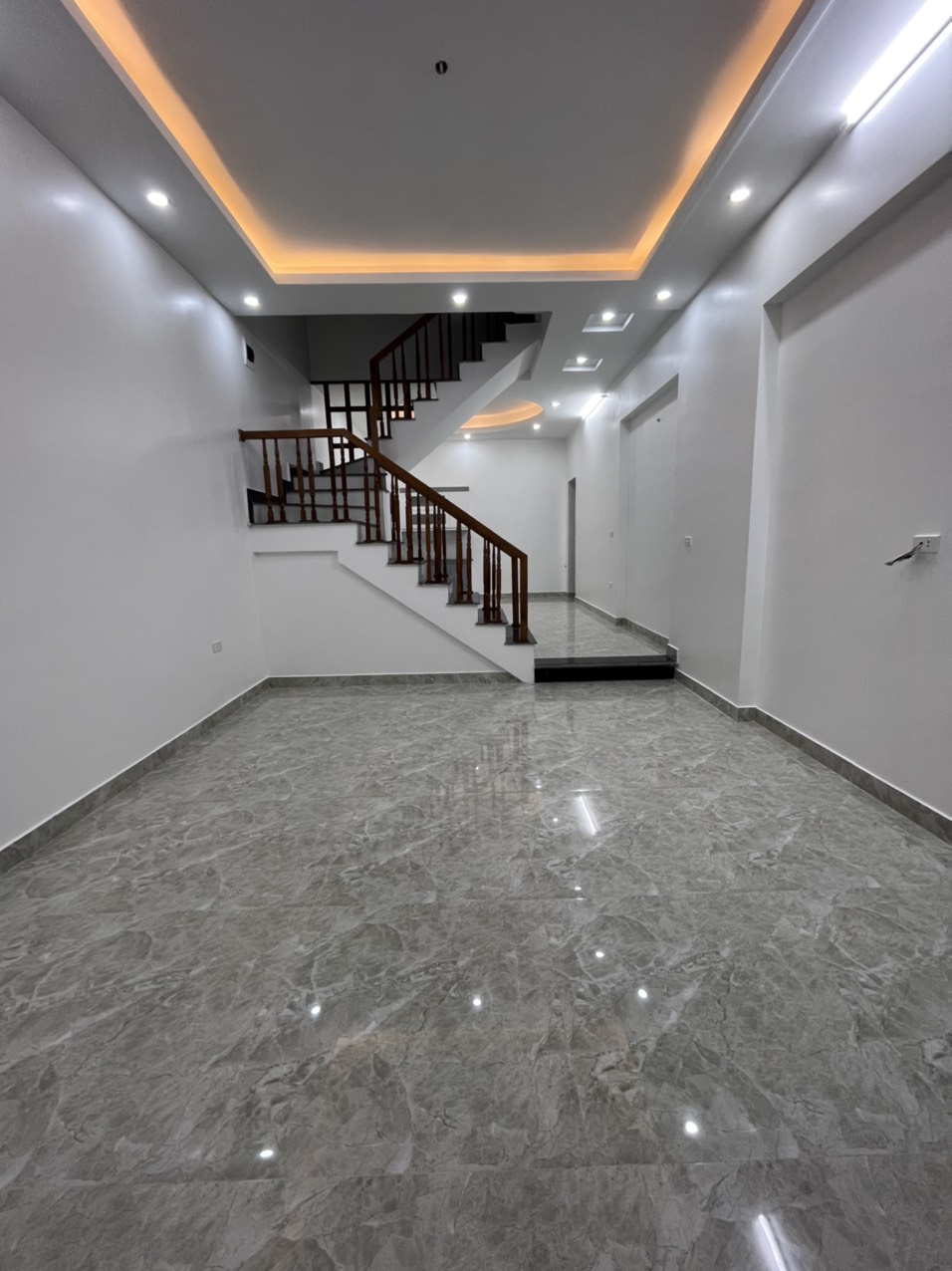 Chỉ 2.4 tỉ có ngay nhà 3 tầng mới tinh ngõ 52 Miếu Hai Xã, diện tích 45m, lô góc cực đẹp