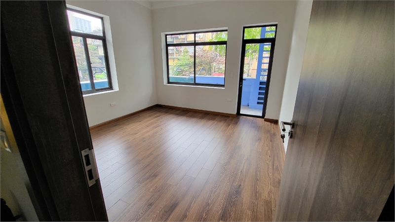 Bán nhà phố Hoàng Ngân, kinh doanh, vỉa hè, ô tô tránh, DTXD70m2, MT 6m.