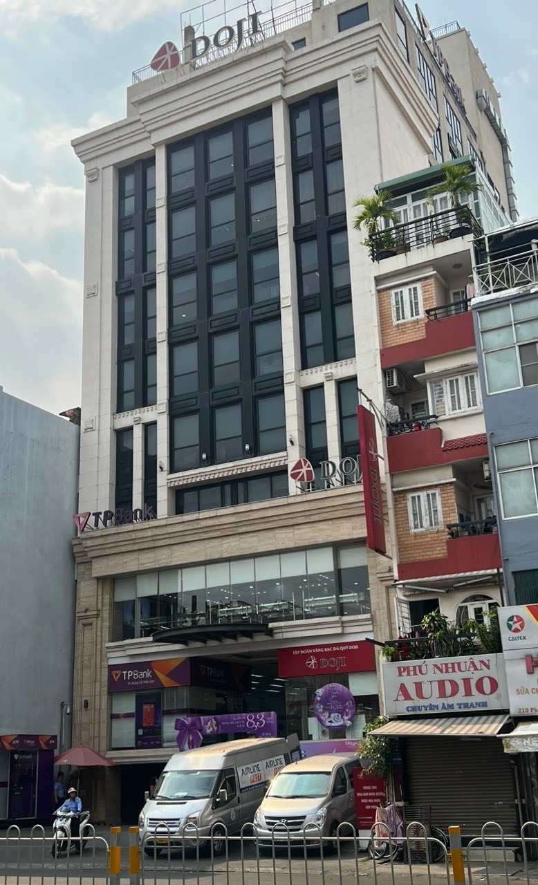 Bay nhanh nhà ở Lý Chính Thắng Giá:9.5Tỷ 3.4x15m Kết Cấu: FULL nội thất.