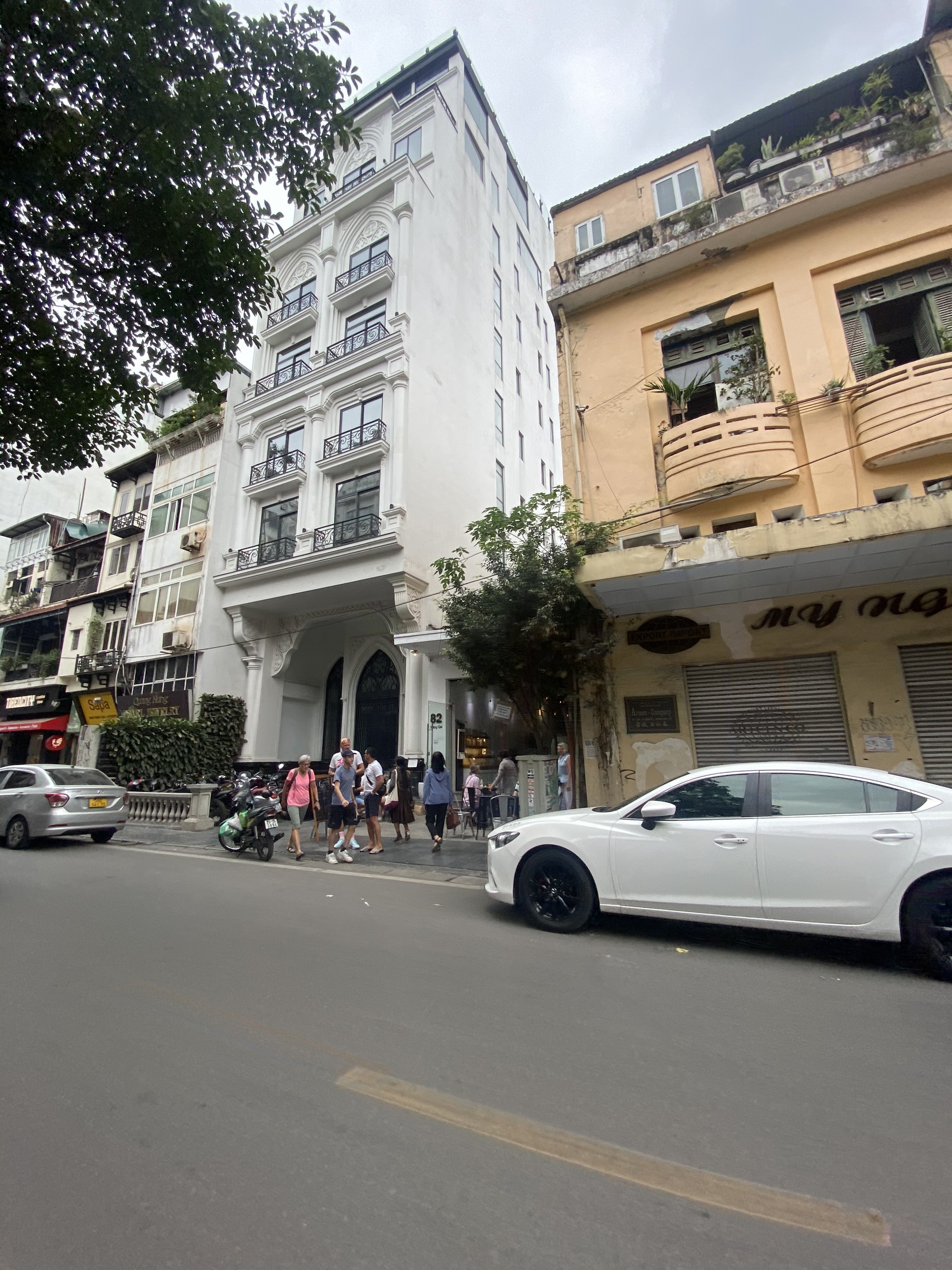 Bán Nhà Mặt Phố Cao Bá Quát, Ba Đình, Hà Nội. Diện tích 55m2 x 5 Tầng, Mặt Tiền 5.2m. Nhà Lô Góc, Vỉa Hè, Kinh Doanh Đa Dạng.