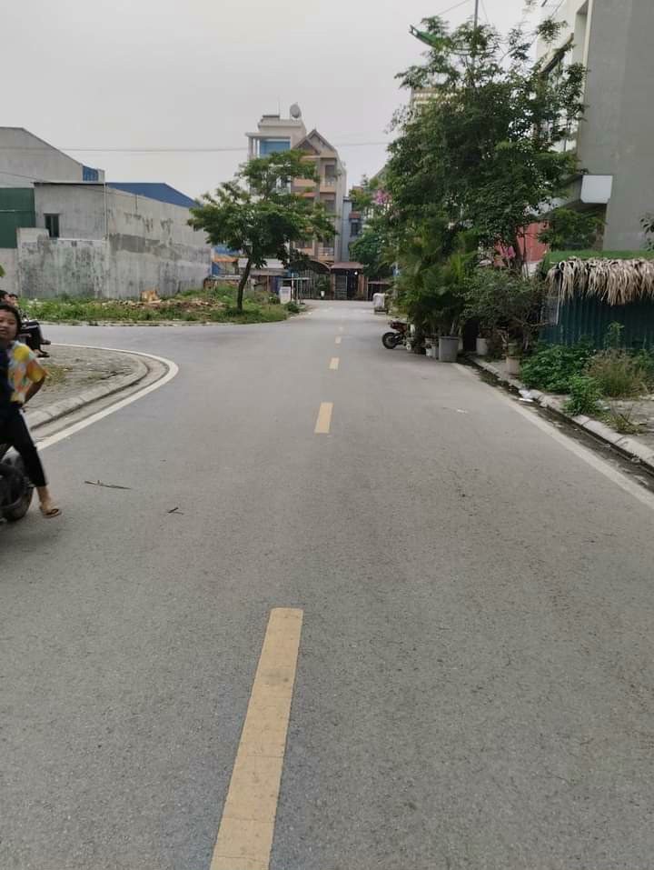 CỰC KÌ CẦN BÁN NHÀ MÁI TÔN LẠNH SỔ LÂU DÀI DT80M2 - MT5M - GIÁ HƠN 1 TỶKHU VỰC ĐẮC ĐIẠ KINH DOANH VÔ ĐỐI