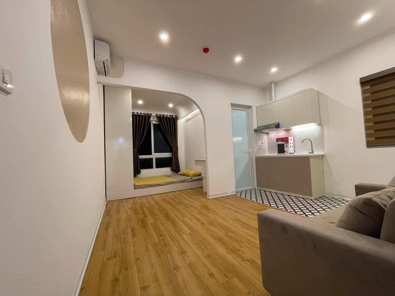 bán CCMN CẦU GIẤY 100mx7 tầng-24PN-Thang máy-2 thoáng-dòng tiền 1.7 tỷ/năm. đã full phòng giao dịch ngay