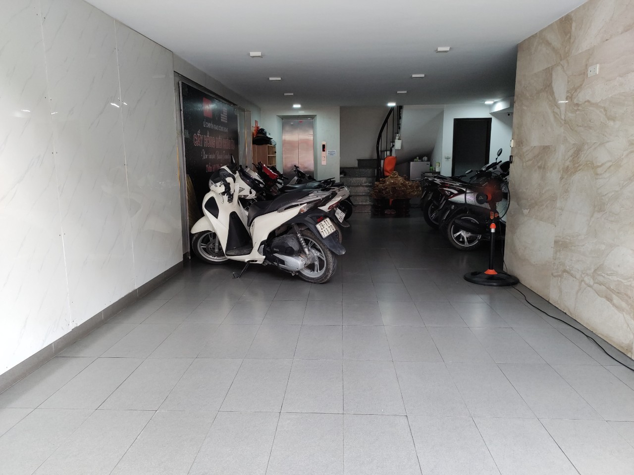 BÁN CCMN MỄ TRÌ 112M2X8 TẦNG, THANG MÁY, 30 PHÒNG, GẦN Ô TÔ, GIÁ 15.9 TỶ