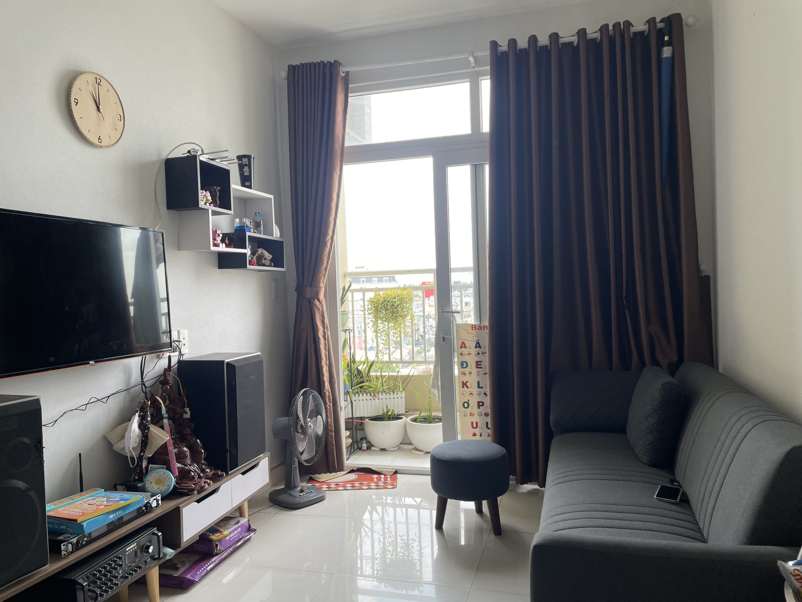 Em cần bán gấp CH Toky 2PN/2WC view hồ bơi. có nội thất