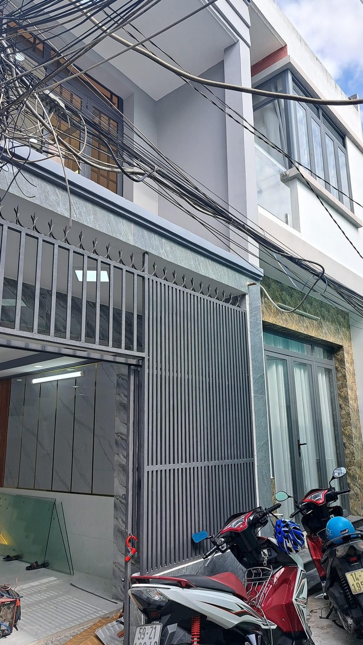 Cần Bán Gấp Nhà DT 35M - FULL NỘI THẤT- 2 TẦNG BTCT - HẺM THÔNG- Phạm Hữu Lầu.Q7 - NHỈNH 2 TỶ.