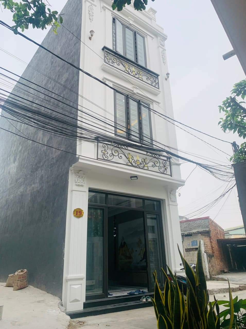 Bán nhà xây mới độc lập 3 tầng, diện tích 53m, ngõ ô.tô, GIÁ 3.65 tỉ phố Khúc Thừa Dụ, full nội thất