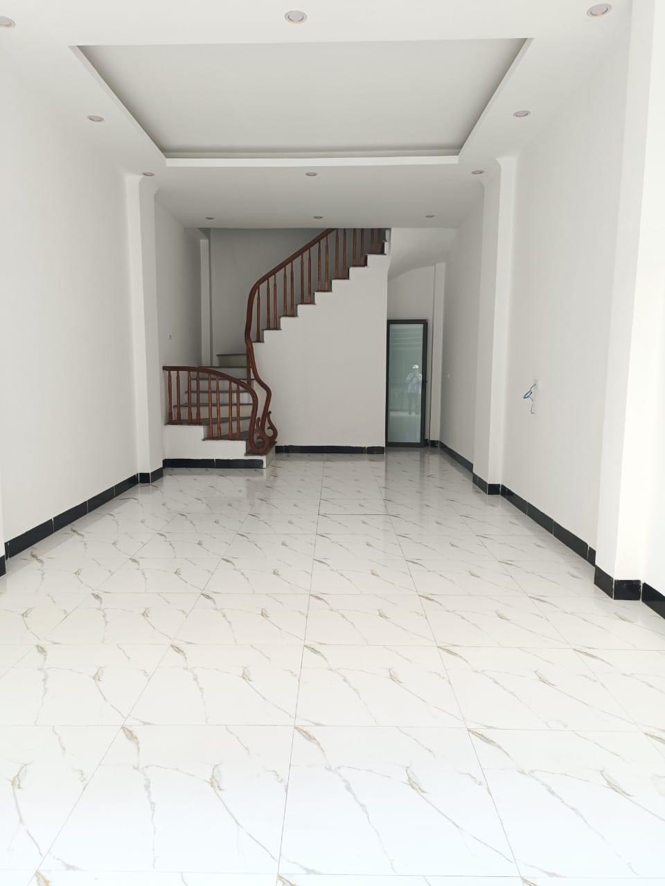 Bán gấp nhà Lĩnh Nam, 45m x 5T, MT 4M, NHÀ MỚI - FULL NỘI THẤT