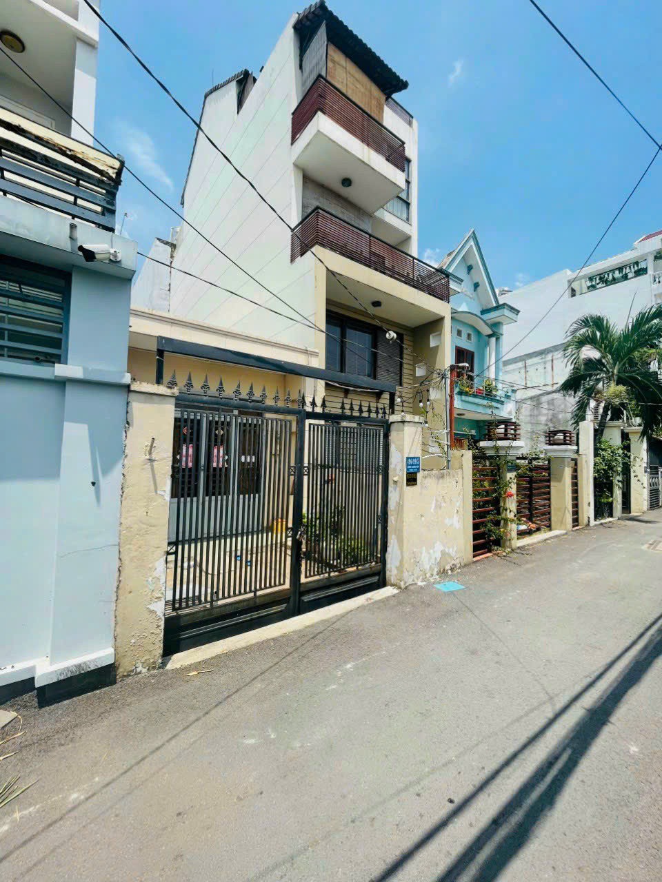 Nhà cấp 4 hẻm xe hơi đường Dưong quảng hàm p5 gò vấp Dien tích 4x 18 nở hậu, giá 4 tỷ 600tr chôt cứngHoa