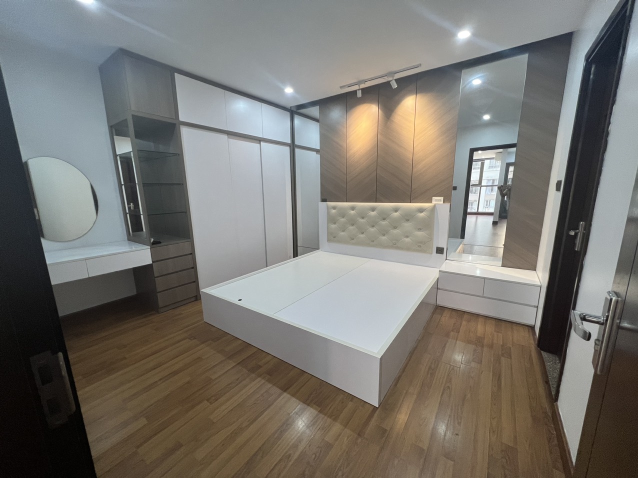 chính chủ cần bán căn hộ chung cư tòa v4 home city 60m2 có 2pn, 2wc nhà sửa đẹp đủ đồ giá hơn 3 tỷ