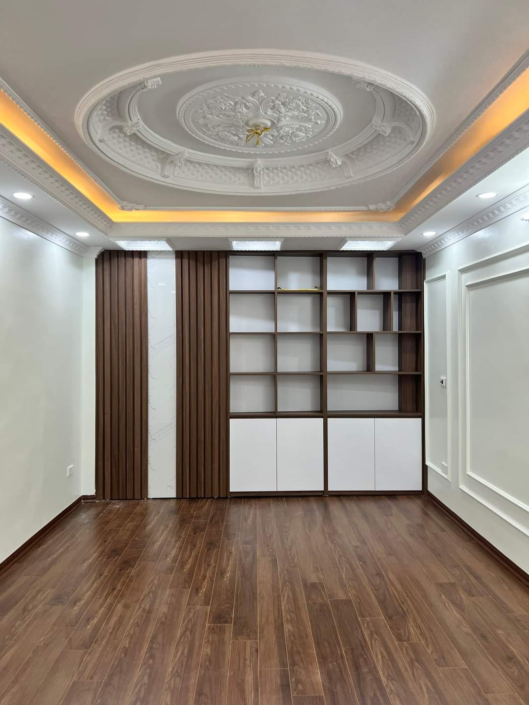 hơn 3 tỷ nhà mới đẹp Cổ Điển A, Tứ Hiệp, Thanh Trì, ô tô đỗ cửa, 5 tầng 3 ngủ dủ công năng