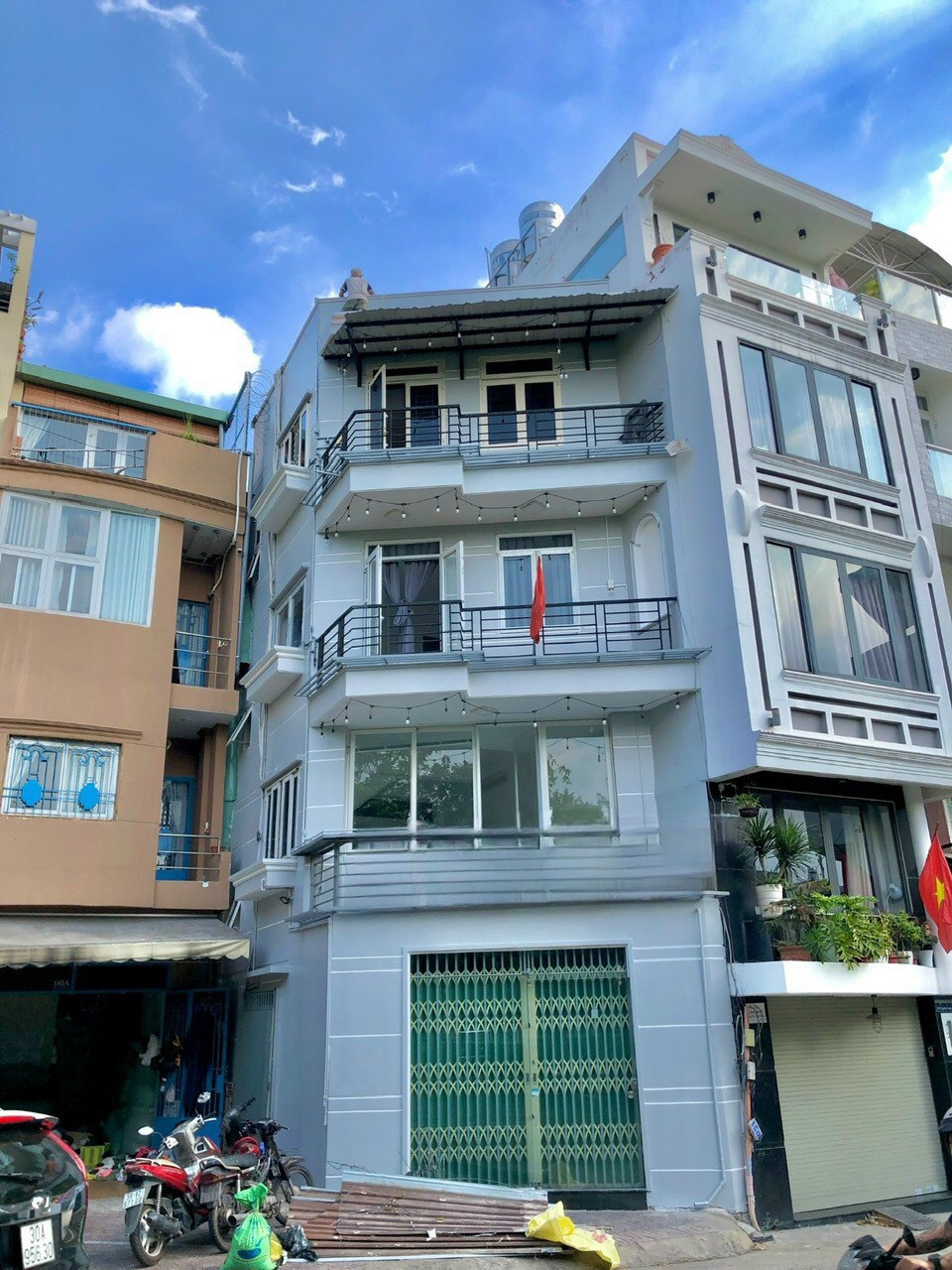 CHO THUÊ NHÀ NGUYÊN CĂN - 2 MT - 25m x 4 tầng (Đ.HOÀNG SA, Q1, HCM)