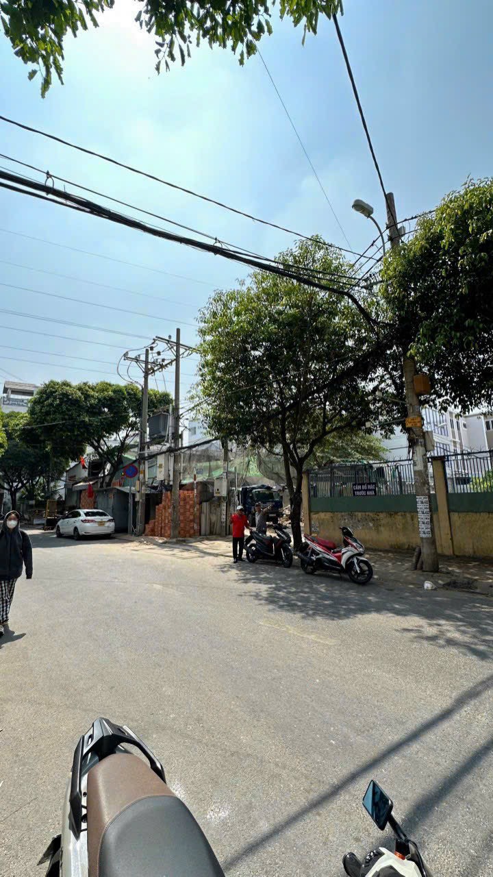 Lô đất đẹp mặt tiền thụt Dien tích 5x12m Vị trí Nguyễn Bỉnh Khiêm p1 Go Vấp Xây được trệt lửng 3 lầu st giá 8.4 tỷ