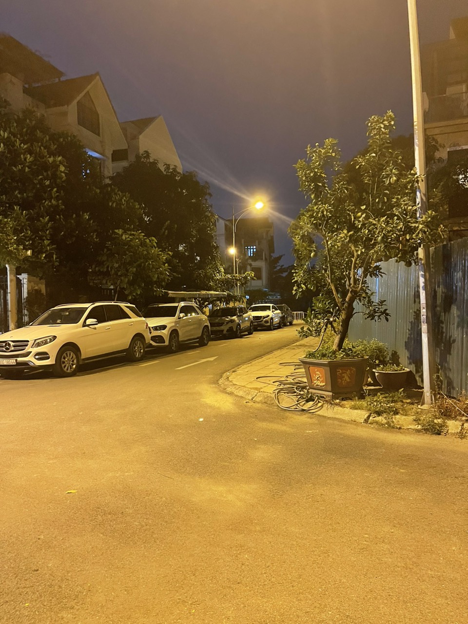 Bán Biệt Thự kdt Nghĩa Đô - Cầu Giấy. 3 Tầng Xây Thô Lô Góc 3 Thoáng Hơn 30 tỷ