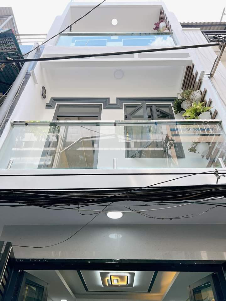 Cần Bán Gấp Nhà Hẻm 4M -khu phân lô Đoàn Văn Bơ trung tâm Quận 4 Sầm Uất - Cách QUẬN 1 vài bước chân - 4 Tầng BTCT