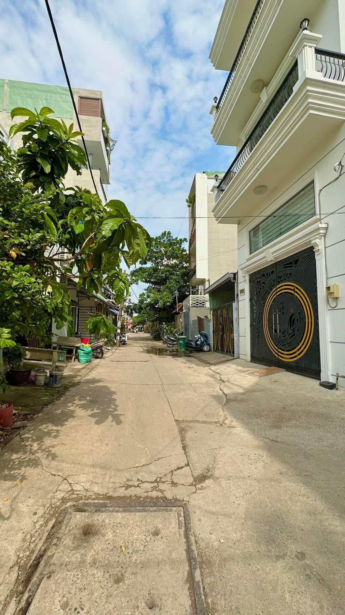 Gia đình cần bán gấp, nhà chính chủ Gò Vấp, Lê Đức Thọ p15 Mô tả: _Diện tích: 6x10m sổ công nhận đủ, không vướng lộ