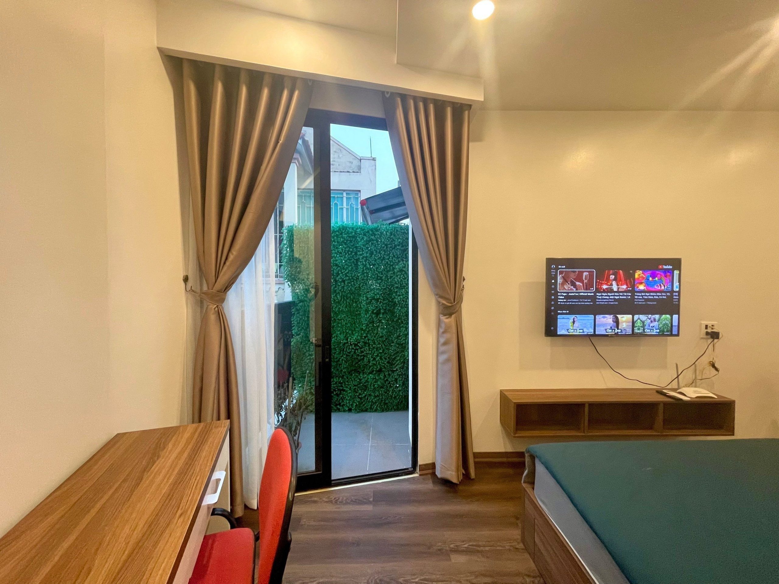 Nhà đẹp Âu Cơ, diện tích 80m2, 4 tầng, mặt tiền 8m chỉ 10 tỷ, trong Đê, cách phố 20m