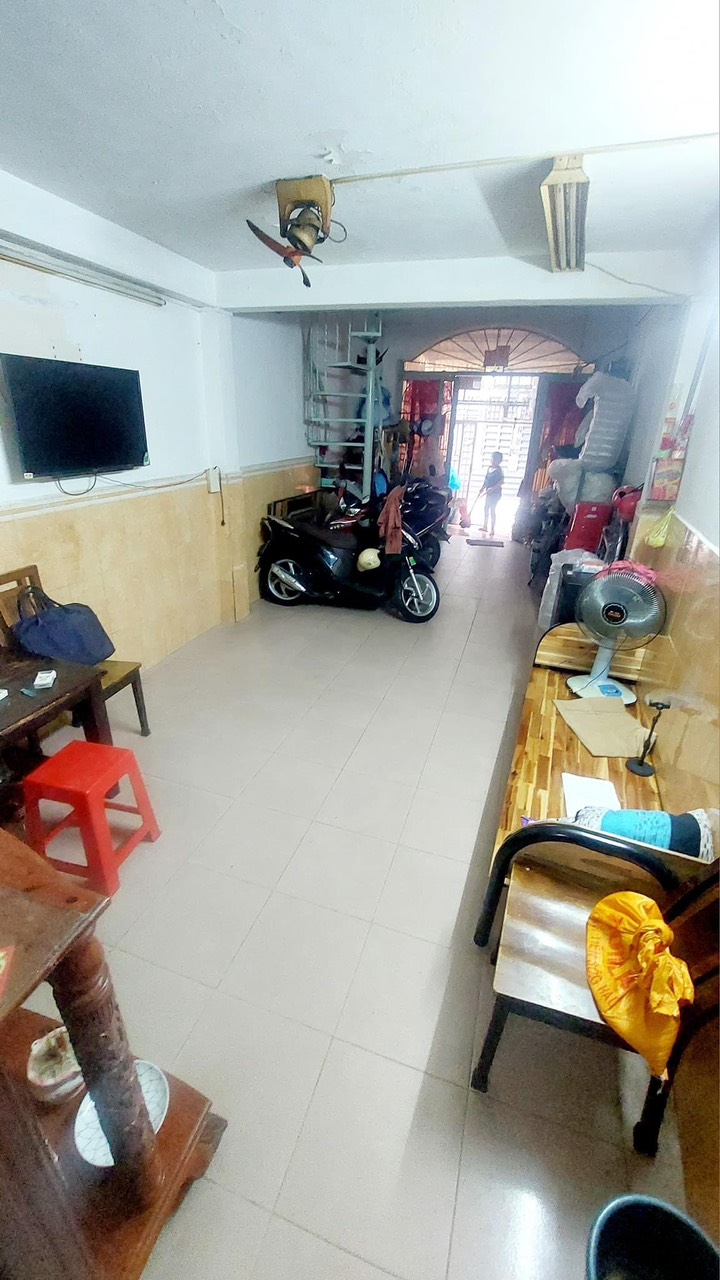 SÁT MẶT TIỀN LÊ THỊ BẠCH CÁT - HẺM XE TẢI THÔNG - NHÀ 3 TẦNG CHÍNH CHỦ TỪ 1975 - BÁN CHIA TÀI SẢN 5.7TỶ.