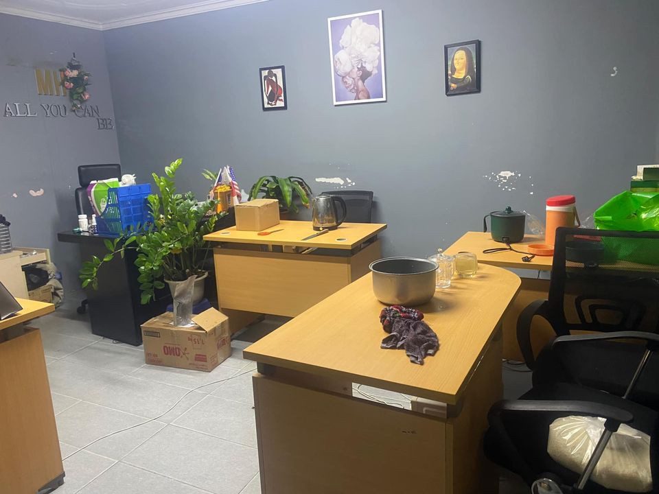 CHÍNH CHỦ CẦN CHO THUÊ VĂN PHÒNG TẦNG 1 CỬA KÍNH RẤT ĐẸP