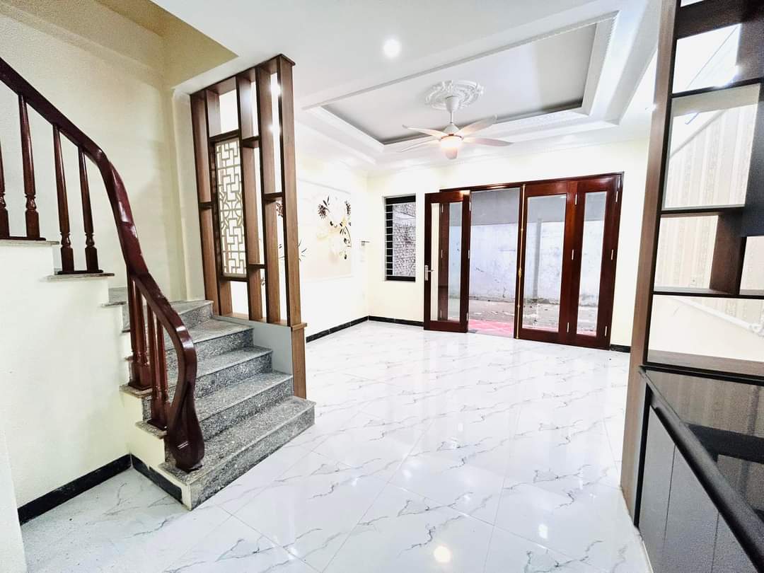 Bán nhà 3,3 tỷ Nam Dư, Lĩnh Nam, Hoàng Mai, ô tô đỗ cửa, 5 tầng mới, 3 ngủ gần phố