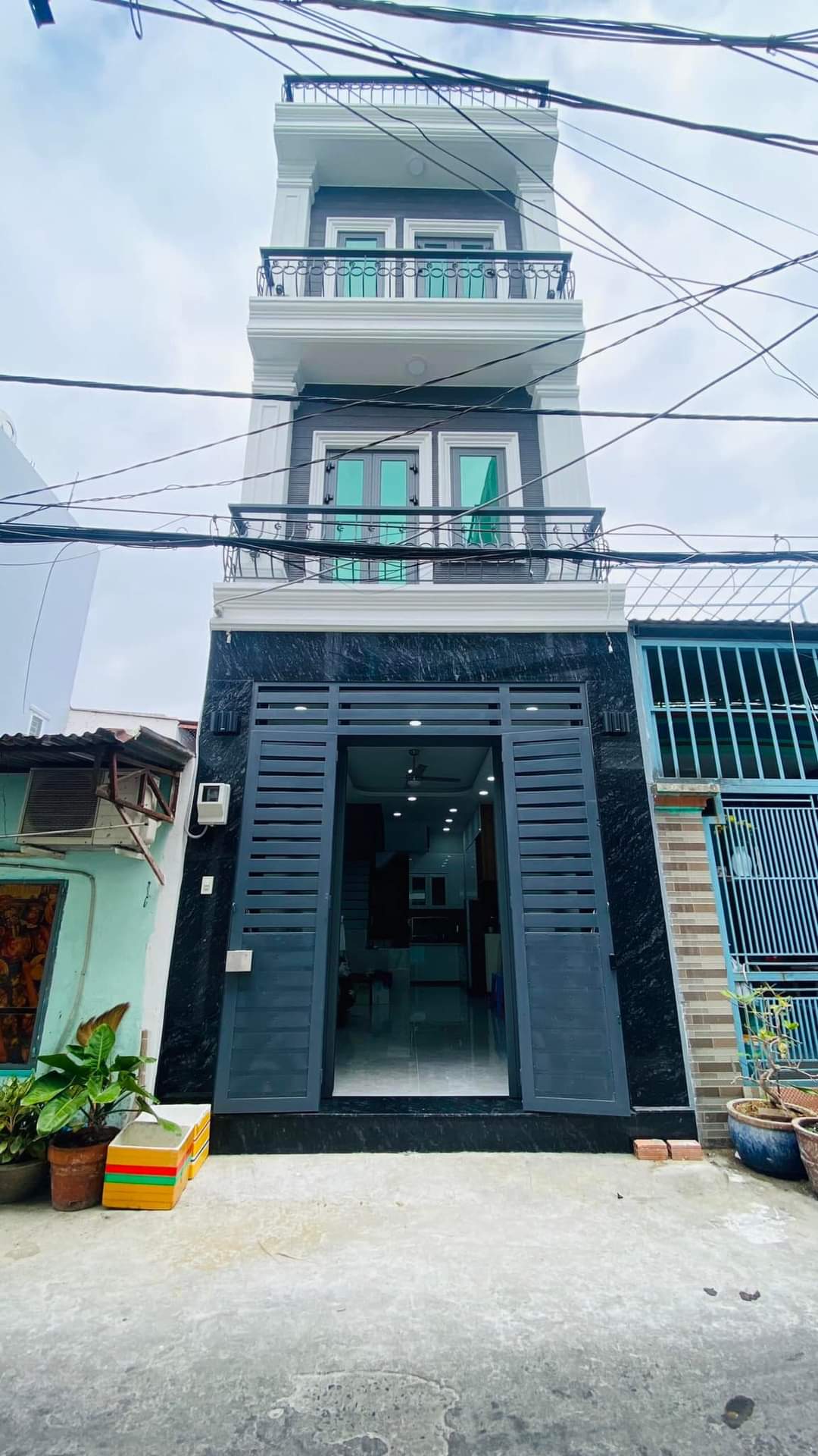 Chủ Kẹt Tiền Giảm Giá 300tr. Giá Chào Còn 5 Tỷ 500 tr. Nhà 3 Tầng BTCT. HẺM Xe Hơi 5 Mét. TRẦN XUÂN SOẠN. QUẬN7