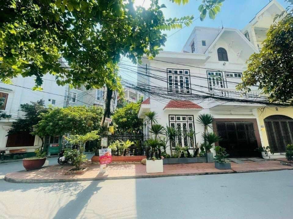 Bán biệt thự Mini khu phân lô 193 Văn Cao cực đẹp, GIÁ 7.9 tỉ, đường 10m