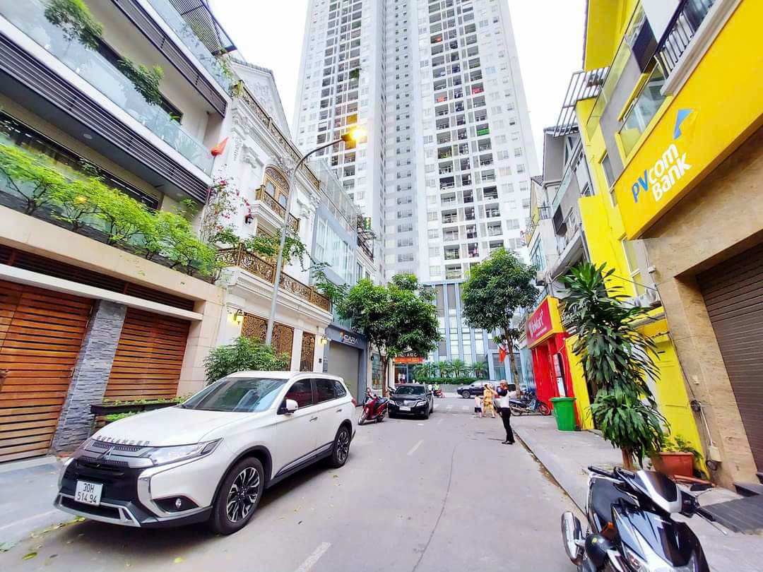 Nhỉnh 20 tỷ sở hữu biệt thự Nam Trung Yên, 75m2*4 tầng, 6m mặt tiền. Nội thất tiền tỉ.