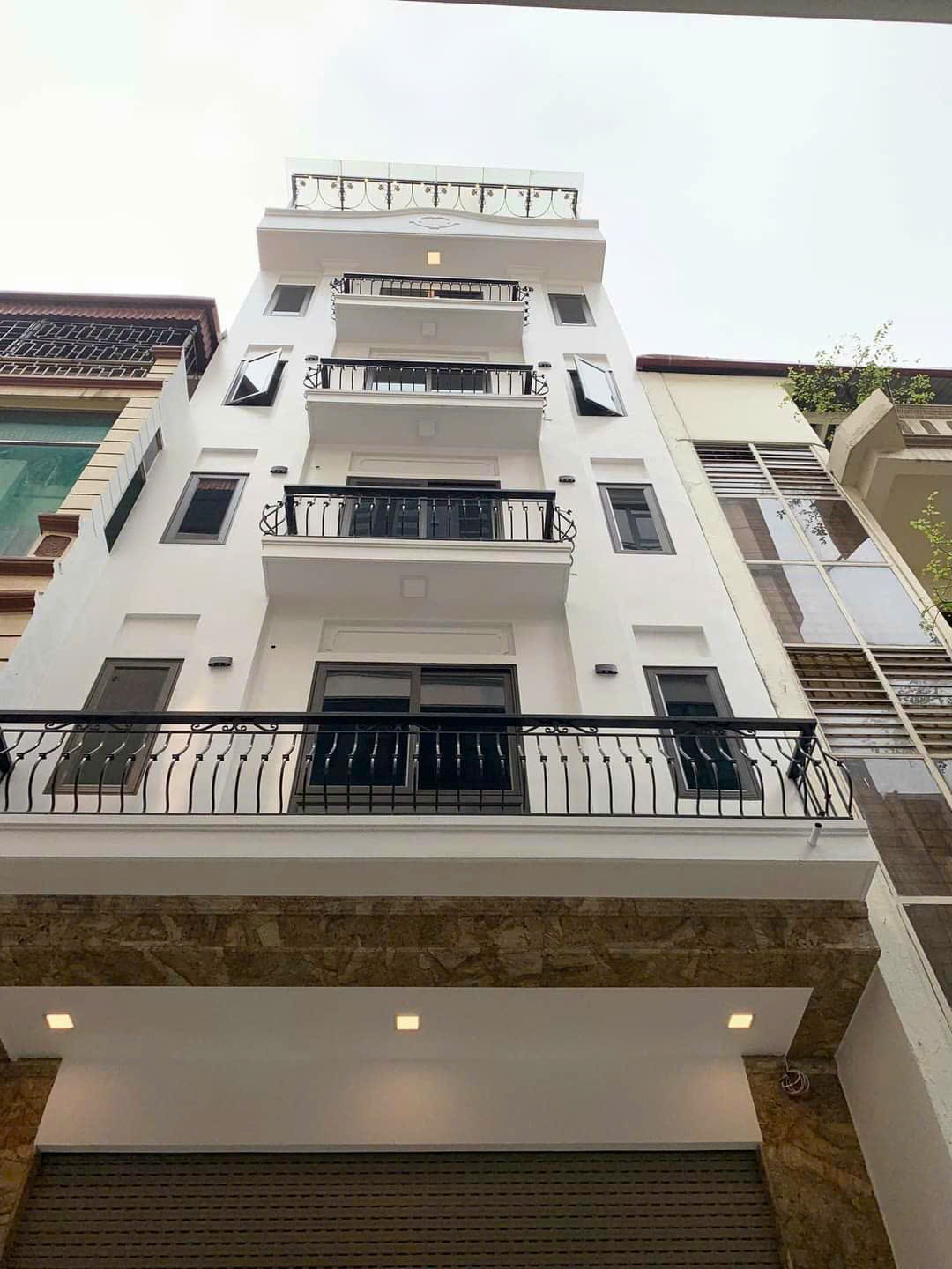 Bán nhà cạnh Vinhome Trần Duy Hưng. 66m2 8 tầng thang máy. Cách phố 10m. Kinh doanh văn phòng, spa.