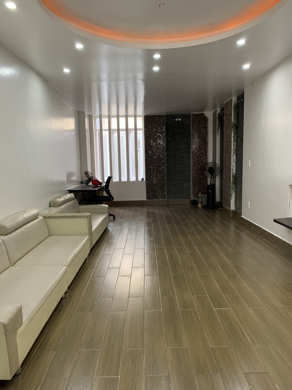 Cho thuê nhà 3 tầng Ngô Gia Tự 70 m oto tận nhà