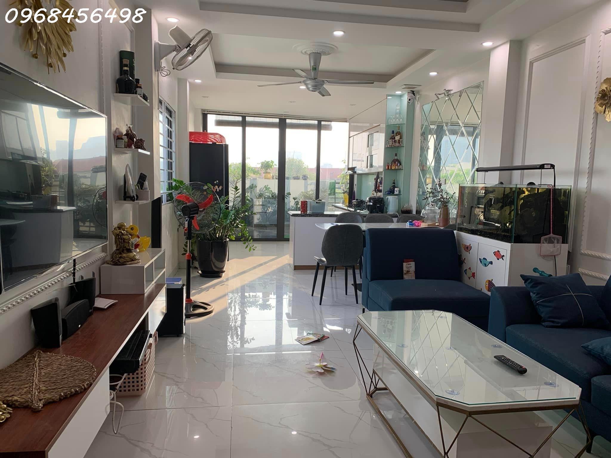 Bán Gấp Nhà Mặt Phố Nam Đồng, Lô Góc Kinh Doanh Sầm Uất 70m2, MT 4,5m, Vỉa Hè, 25 Tỷ Hiếm Có Căn Thứ 2