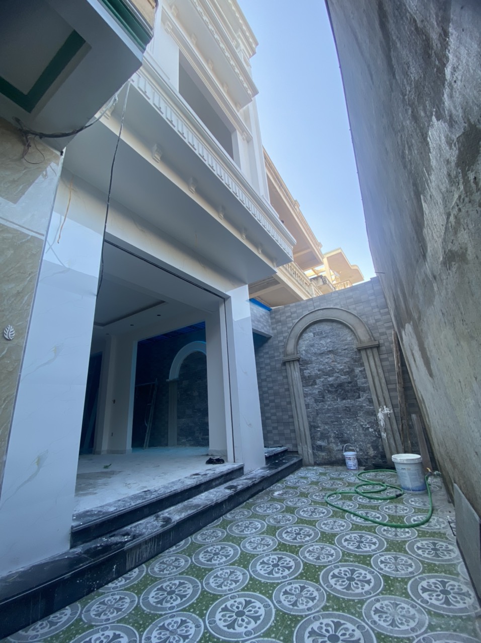 Bán nhà xây mới sân cổng riêng, có vườn cực đẹp, 45m 3 tầng GIÁ 2.6 tỉ