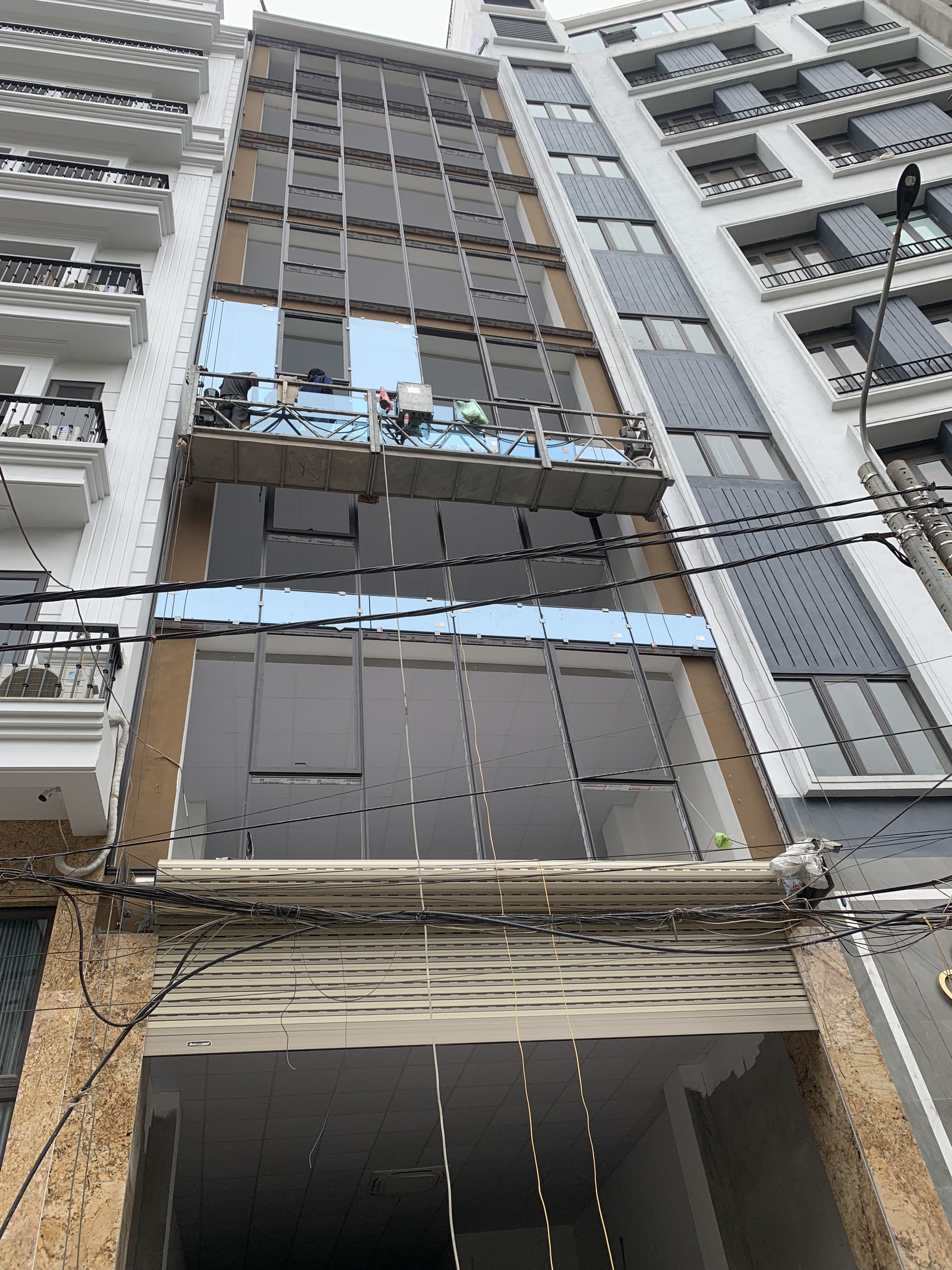 Bán nhanh Tòa nhà Văn Phòng + Apartment ngõ 45 Võng Thị 142m2 8 tầng mt 8m giá 52 tỷ