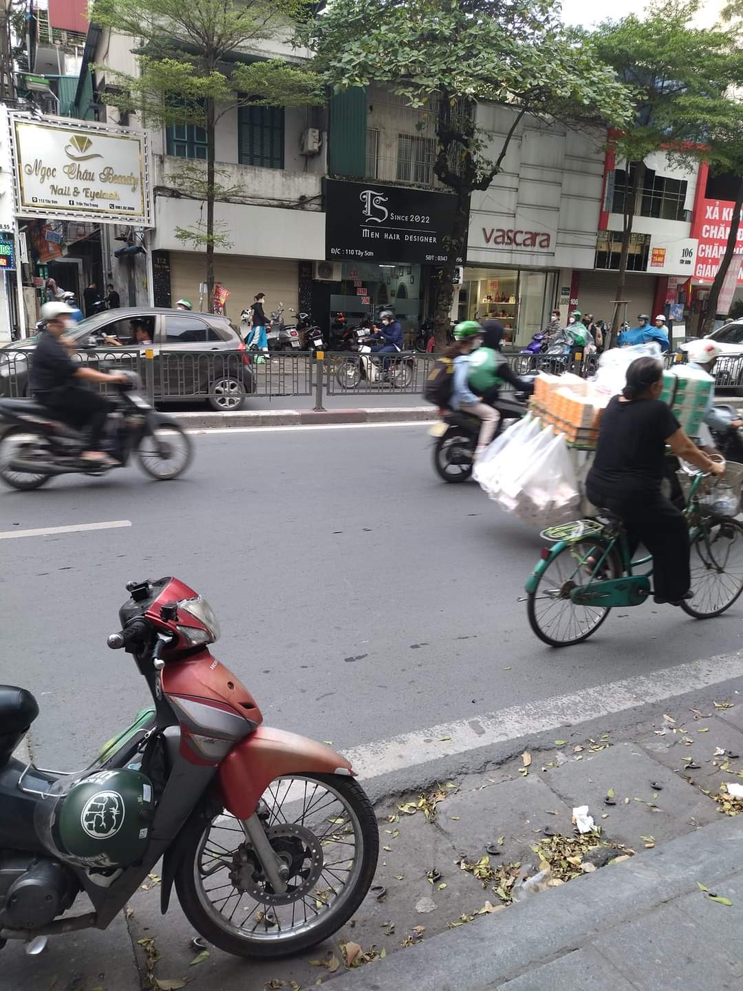 Cho thuê nhà Mặt phố Tây Sơn nguyên căn 3 tầng. Cơm cháo bún phở , spa, nail... cân hết