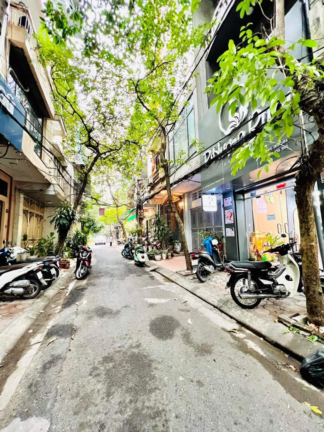 CHỊ UYÊN CHỦ CHUỖI SPA. CẦN B.ÁN NHÀ NGAY SÁT ĐÀI TRUYỀN HÌNH HÀ NỘI. PHÂN LÔ - KINH DOANH - VỈA HÈ Ô TÔ TRÁNH - NGÕ